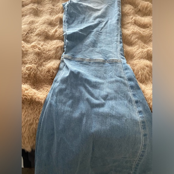 BNWT FasionNova Got What You Want Flare Leg Jeans - Light Blue Wash - Picture 5 of 12